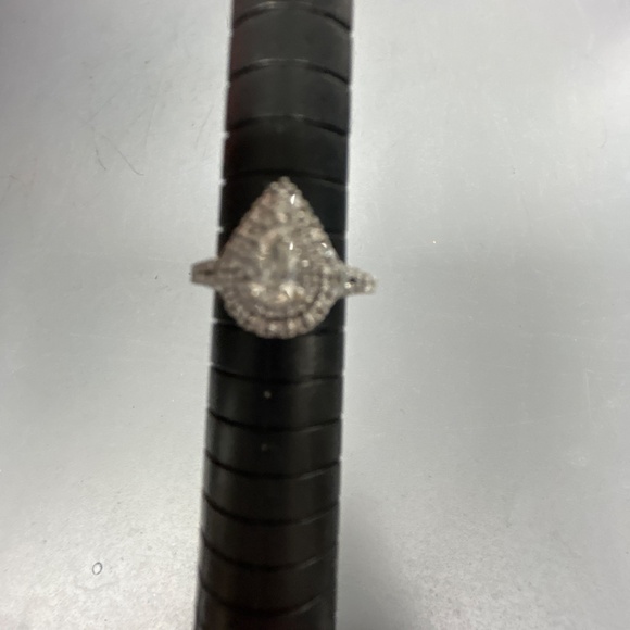 Vera Wang love collection pear shaped diamond ring 14k white gold size 5 - Picture 2 of 4